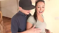 Jouer La formosa Angelina Valentine si dà da fare sulle scale con Alex Gonz