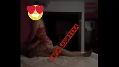 Afspelen Cuckold echtgenoot betrapt vrouw terwijl ze squirt terwijl ze de lul van minnaar zuigt