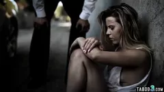 Jouer Rencontre interraciale brutale avec l'étalon à grosse bite et l'adolescente entièrement naturelle Aubrey Sinclair
