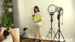 تشغيل Hot Latina Michy Perez ينخفض ​​ويسخن في صب المتشددين
