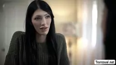 Reproducir Transeúnte la primera experiencia sexual lesbiana de Anna de Ville con madrastra Ava Holt