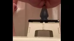 تشغيل شقراء مفلس يأخذ متعددة من buttplugs و cums بقوة