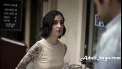 Jouer Skinny Teen tatoued Barista's Anal Anal's Anal avec Lucky Fate
