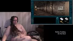 تشغيل Gamer Gamer Gamer Naked Royal Tower Girl المكشوف: BBW امرأة سمراء مع الوشم والثانيات