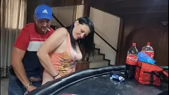 تشغيل أخطو المثليات المخنثين يشتركون في ديك أبي سميك في الثلاثي الساخن