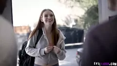 Abspielen Charles Dera, eine einsame Witwe, sehnt sich nach einer frischen Muschi und manipuliert seine Freundin Maya Kendrick zu einer Hardcore-Ficksession