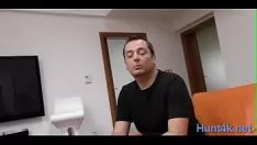 Reproducir Lass lascivas no se preocupan por el golpeador del mundo