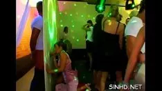 Jouer Seduta di sbattimento di gruppo stridente