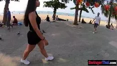 تشغيل المؤخرة الكبيرة سيامي كتي تمتص الوظائف والملاعين أعرب على شريط فيديو غير محترف