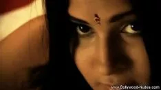 Redare Fată brunetă din Bollywood Bharat