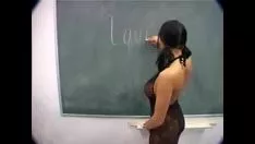 تشغيل مدرس الجنس يستهل نموذج ثالوث