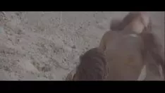 تشغيل داريا هالبرين و ضع علامة أسفل الزخرفة